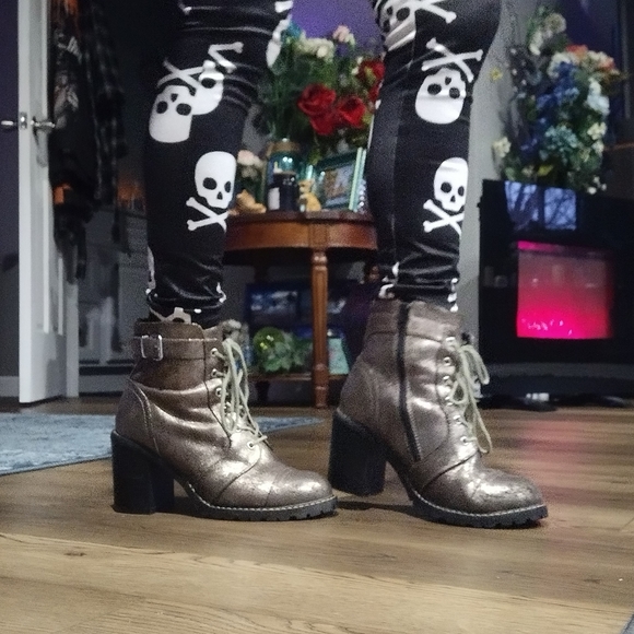 Dlba "Carryn" Heeled Combat boots - Picture 11 of 12